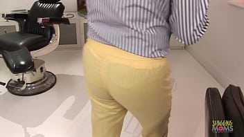 Доктор трахает пациента и его медсестру в кабинете