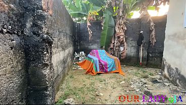 Игривый день с моей темнокожей похотливой соседкой возле дома