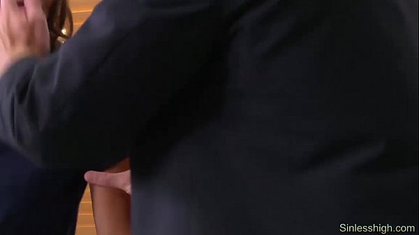 Плохая школьница соблазняет своего учителя