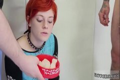 Только анальная тинка и сквиртующий оргазм Cummie, Painal Cum Cat