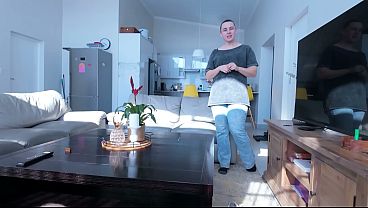 Мачеха сосет и глотает сперму пасынка - домашнее видео